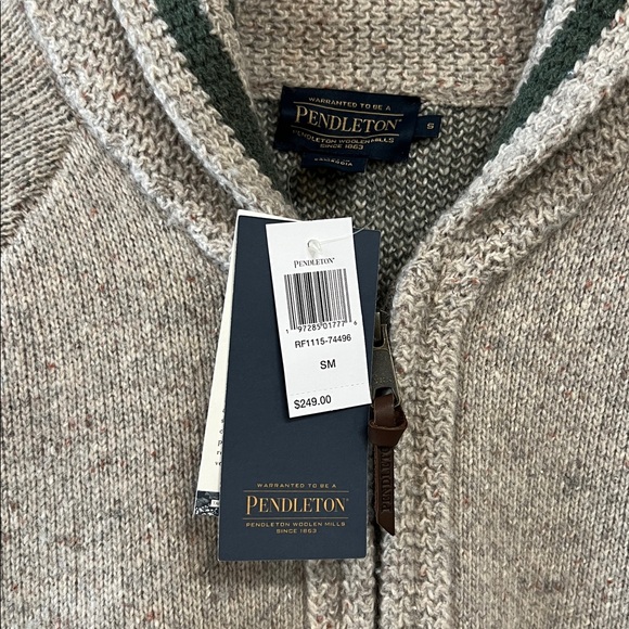 NWT Pendleton Salmon Falls Lambswool Cardigan
Zip up Size Small woolen mills - Picture 3 of 16